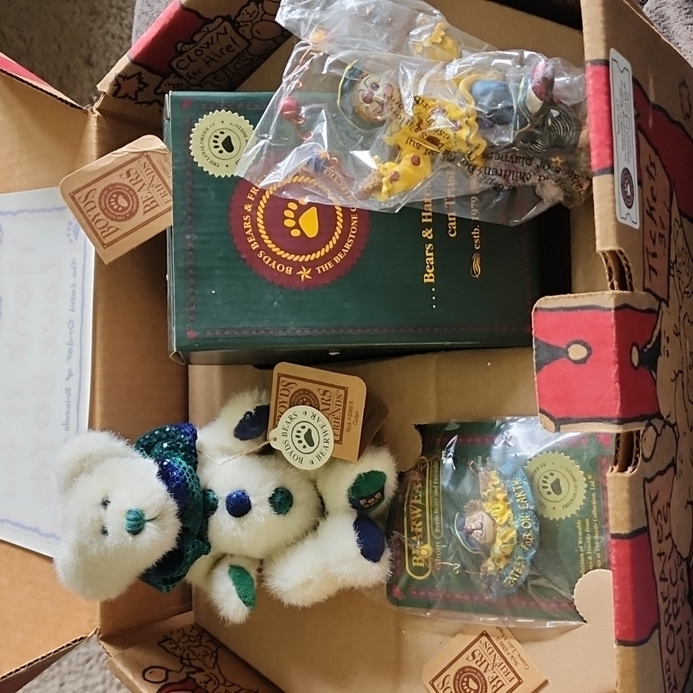 2001 Boyds Bears Membership Kit Greatest FOB on Earth, Circus Bear, Figure & Pin
